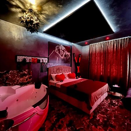 Love Room Bucarest Esterno foto